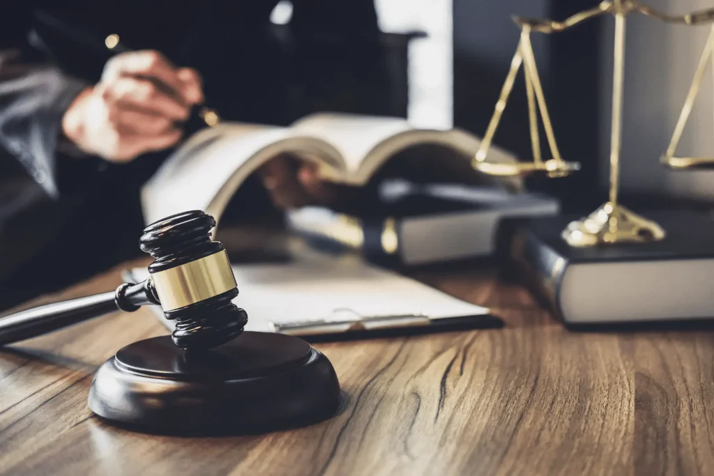 نقش وکیل در فرآیند دادخواست فرهان دیزل